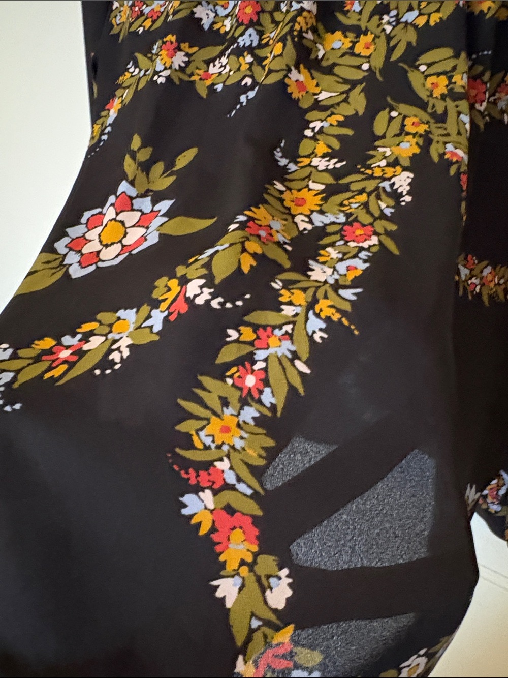 Modcloth Black Floral Wreath Button-Front Blouse - Picture 4 of 4